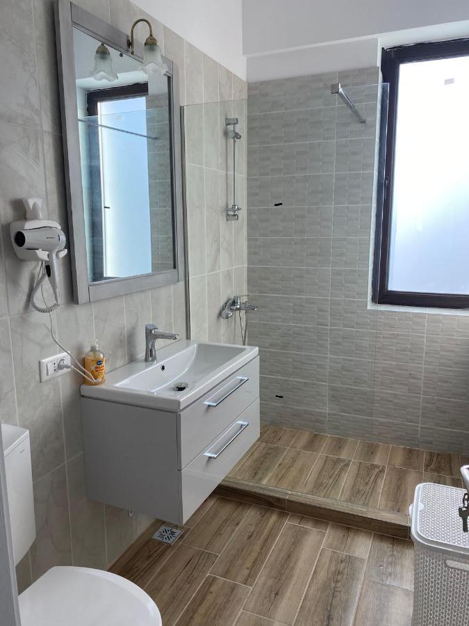 Ferienwohnung Apartament Lucian Râmnicu Vâlcea Exterior foto