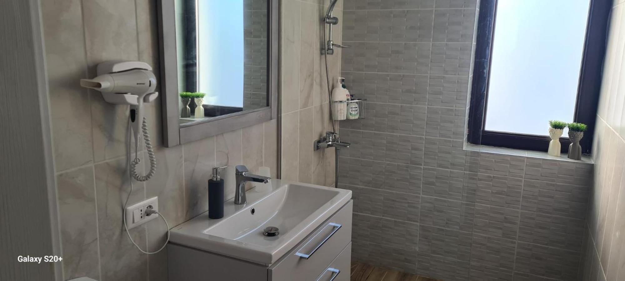 Ferienwohnung Apartament Lucian Râmnicu Vâlcea Exterior foto